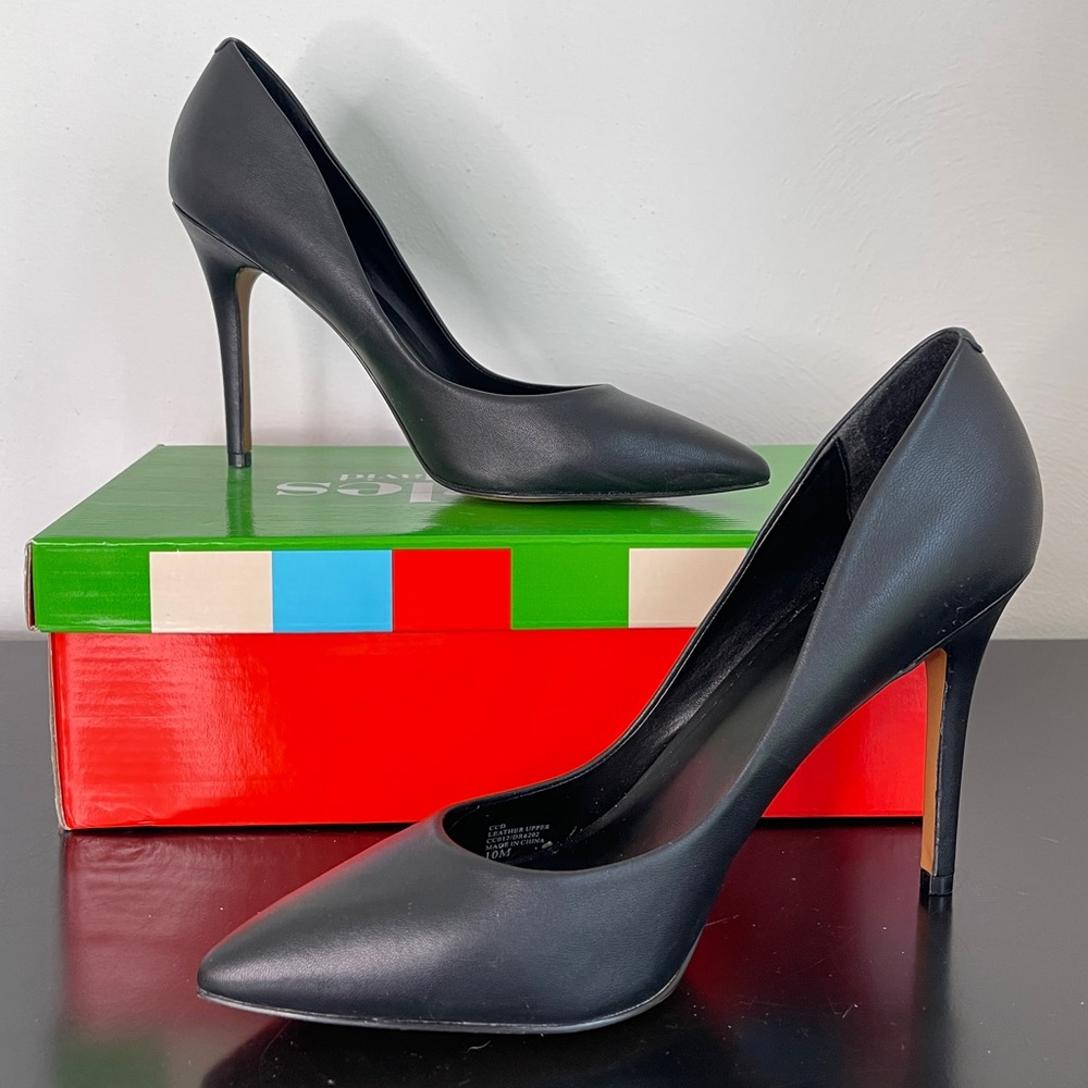 NWB Charles David Black Pumps